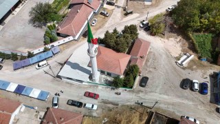 Yıldırım düşmesi sonucu ağır hasar alan cami el birliği için onarıldı, ibadete açıldı
