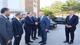 YÖK Başkanı Özvar, bölge üniversiteleri rektörleriyle Ahlatta bir araya geldi
