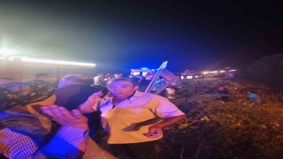 Yolcu minibüsü ile otomobil çarpıştı: 11 yaralı