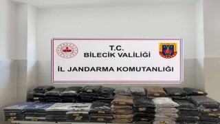 Yolcu otobüsünde 750 bin liralık kaçak giyim ele geçirildi