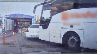 Yolcu otobüsünün çarptığı otomobilin sürüklendiği anlar araç kamerasına yansıdı