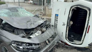Yoldan çıkan araç havalanarak otomobilin üzerine düştü: 4 yaralı