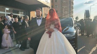 Yozgat Valisinin makam aracı şehit oğluna gelin arabası oldu