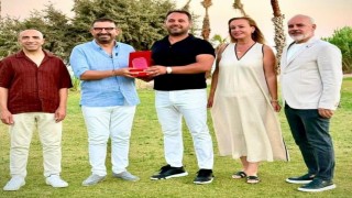 Yüksek lisans tezini plajda hayata geçiren çevreci işletmeciye ödül