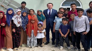 Yüksekova Kaymakamı Hülür, çocukların havuz isteğini geri çevirmedi