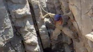Yüksekovada uçurumdan düşen sigortalı buzağı için seferber oldular