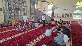 Yumurtalıkda Kuran kursunu tamamlayan öğrencilere hediye