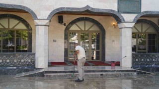 Yunusemrede ibadethanelerde kapsamlı temizlik çalışması