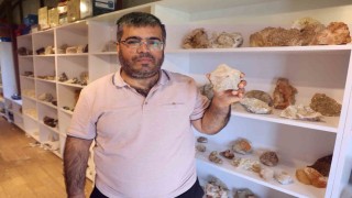 Zayıflamak için spor yaptığı esnada ayağının takıldığı taş hayatını değiştirdi, 10 yılda 79 ili gezerek 15 bin taş topladı