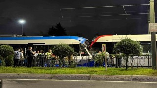 Zeytinburnunda iki tramvay çarpıştı: 9 yaralı