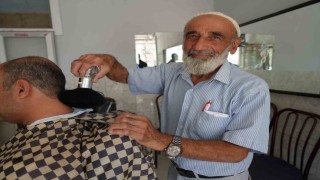 11 yaşında başladı, 65 yıldır makasını elinden bırakmadı