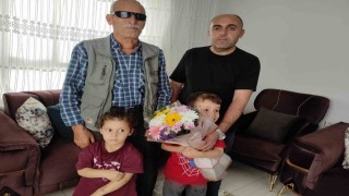 32 yıl önce iki gözünü ve bir bacağını kaybetti, 10 çocuğunu üniversiteye gönderdi