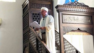 44 yıllık imam cemaatine cuma hutbesiyle veda etti