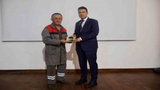56 yıllık tamirci Çivril'de Yılın Ahisi seçildi