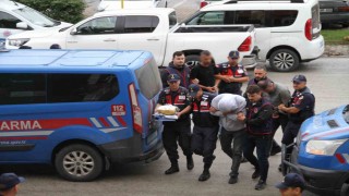 73 yaşındaki adama "kargo" yalanıyla 17 milyonluk senet imzalatmaya 4 gözaltı
