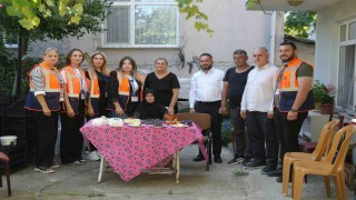 85 yaşındaki Emine nineye sürpriz doğum günü: İlk kez doğum günüm kutlandı, pastayı görünce şoke oldum