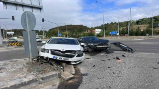 Abant Kavşağı'nda iki otomobil çarpıştı