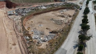 Adana çöplüğe döndü: Bulvar kenarlarında klozetten buzdolabına ne ararsan var
