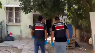 Adana'da evde 1 ton 670 litre kaçak alkol ele geçirildi