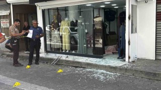 Adanada iş yerine silahlı saldırı: Cama 9 kurşun isabet etti