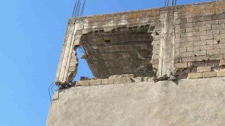 Adıyaman'da hasarlı binalar korkutuyor