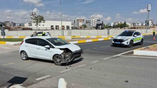 Adıyaman'da iki otomobil çarpıştı: 3 yaralı