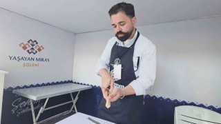Ahşap kaşık oyma sanatçısı, geleneksel sanatı günümüz formlarıyla buluşturuyor