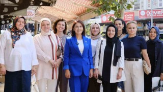 AK Parti Kadın Kolları Teşkilatı Bayramyerinde esnafı ziyaret etti