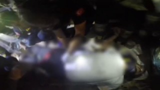 Akaryakıt tankerinde sıkışan iki kişinin kurtarılma anları kamerada