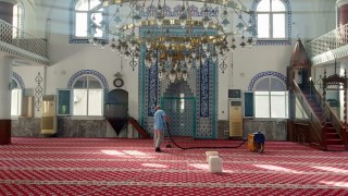 Akdenizde ibadethaneler mobil ekiple temizleniyor