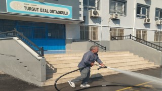 Akdenizde okullar yeni eğitim yılına temizlenerek hazırlanıyor