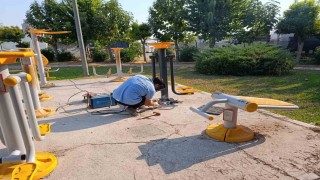 Akdenizde parklar yenileniyor, çocuklar için daha güvenli hale getiriliyor