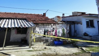 Akhisar'da eşi tarafından bıçaklanan kadın hayatını kaybetti