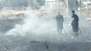 Aksarayda kurumuş otların tutuşması ile yangın çıktı