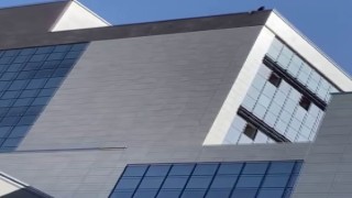 Alacağını tahsil edemeyince inşaatın çatısına çıktı