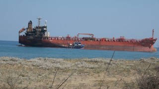 Alaçamda karaya oturan gemi için kurtarma çalışması başlatıldı