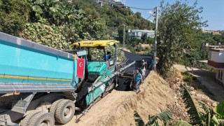 Alanya'da 2.5 kilometrelik sıcak asfalt çalışması tamamlanıyor