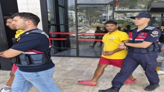 Alanya'da market çalışanını bıçaklayan 2 kardeş tutuklandı