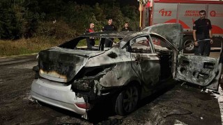 Alanyada seyir halindeki otomobil alevlere teslim oldu