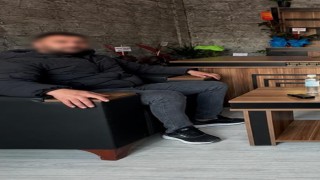 Aldığı bıçak darbesiyle ağır yaralanan 25 yaşındaki esnaf hayatını kaybetti