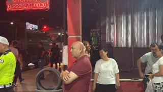 Alevlere teslim olan iş yerlerini gözyaşlarıyla izledi