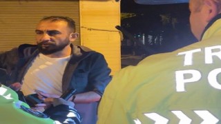 Alkollü yakalanan sürücü, ekiplere ‘abartmayın diyerek çıkıştı