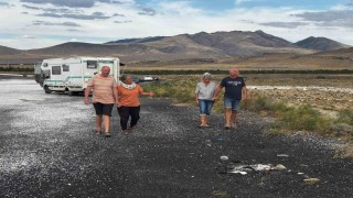 Alman turistler Karapınar'da kamp yaptı