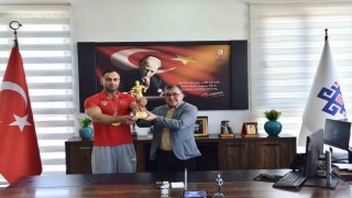 Altıeylülün sporcusu Ömer Pullu Türkiye şampiyonu oldu