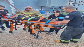 Altınözü'nde devrilen traktörün altında kalan 3 kişi yaralandı