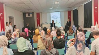 Altıntaş'ta 8. sınıf velileriyle eğitim ve sınav hazırlıkları değerlendirildi