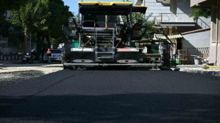 Altyapısı yenilenen caddede asfalt çalışması başladı