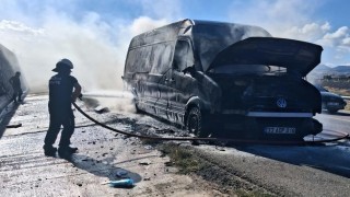 Amasyada hırdavat malzemesi yüklü kamyonette yangın çıktı