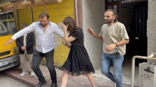 Amerikalı 22 yaşındaki kadın çatıya çıkarak intihara kalkıştı