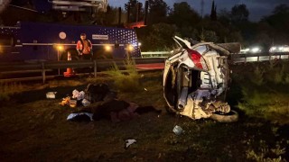 Anadolu Otoyolu'nda otomobil devrildi: 1 ölü, 4 yaralı